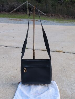 Salvatore Ferragamo Gancini 🔵⚫ Midnight Blue  Black Shoulder Purse With Dustbag